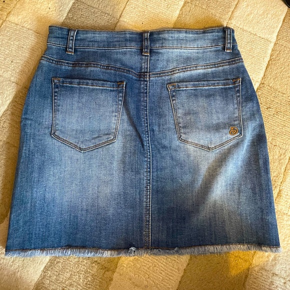 Button-up denim jean skirt - Indigo Rein (Tjmaxx brand) - size: 3/25 - Picture 2 of 2